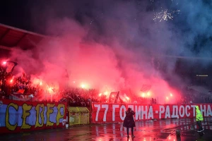 Zvezdini navijači upali na stadion Čukaričkog i napravili bakljadu